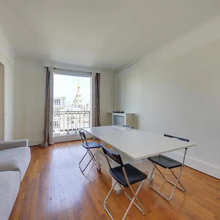 Elux Apartment Paris