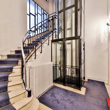 Elux * Paris
