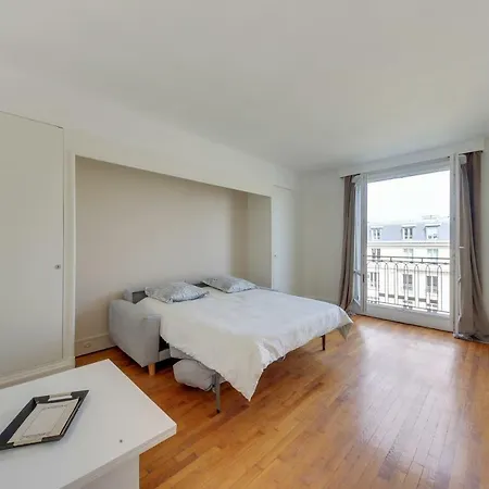 Elux Apartment Paris