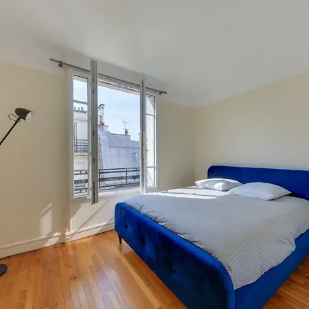 Apartment Elux Paris